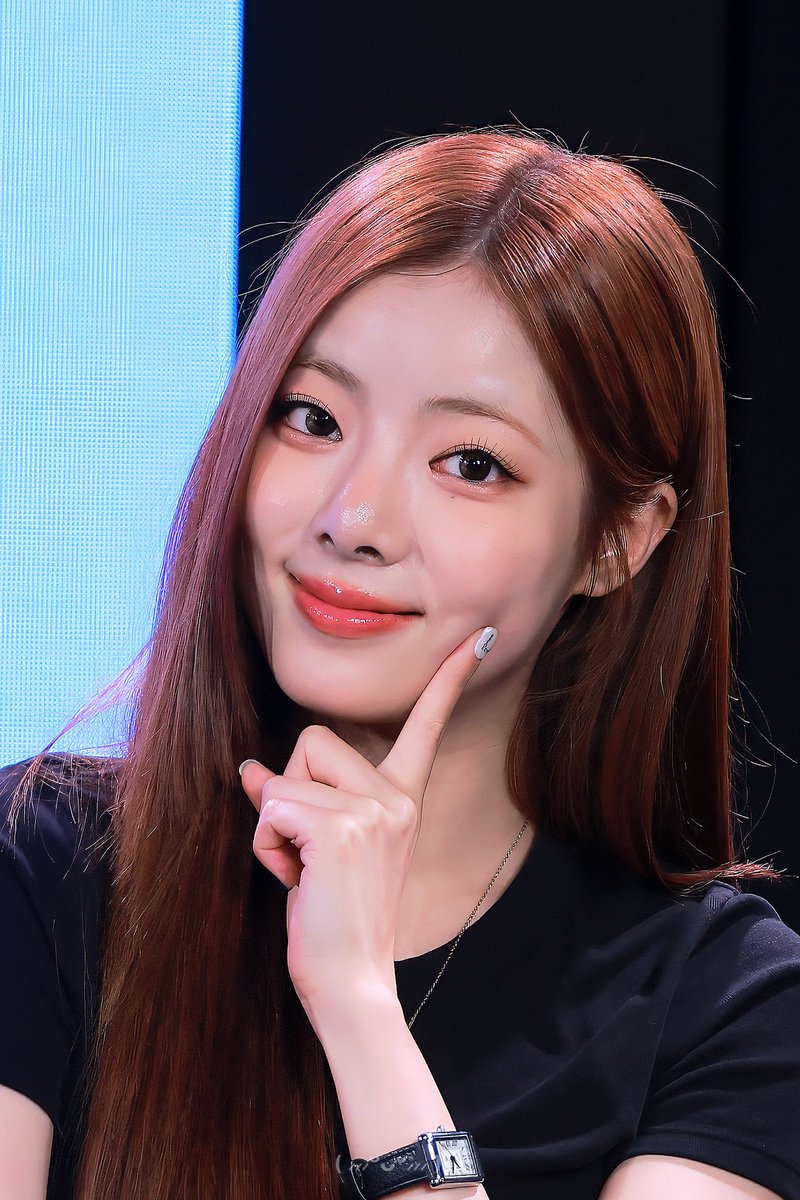 oneuldpaiting's tweet photo. 250910 일본 팬싸 HQ. 💝
#나고은 #퍼플키스 #PURPLE_KISS https://t.co/nZzbPKcT91