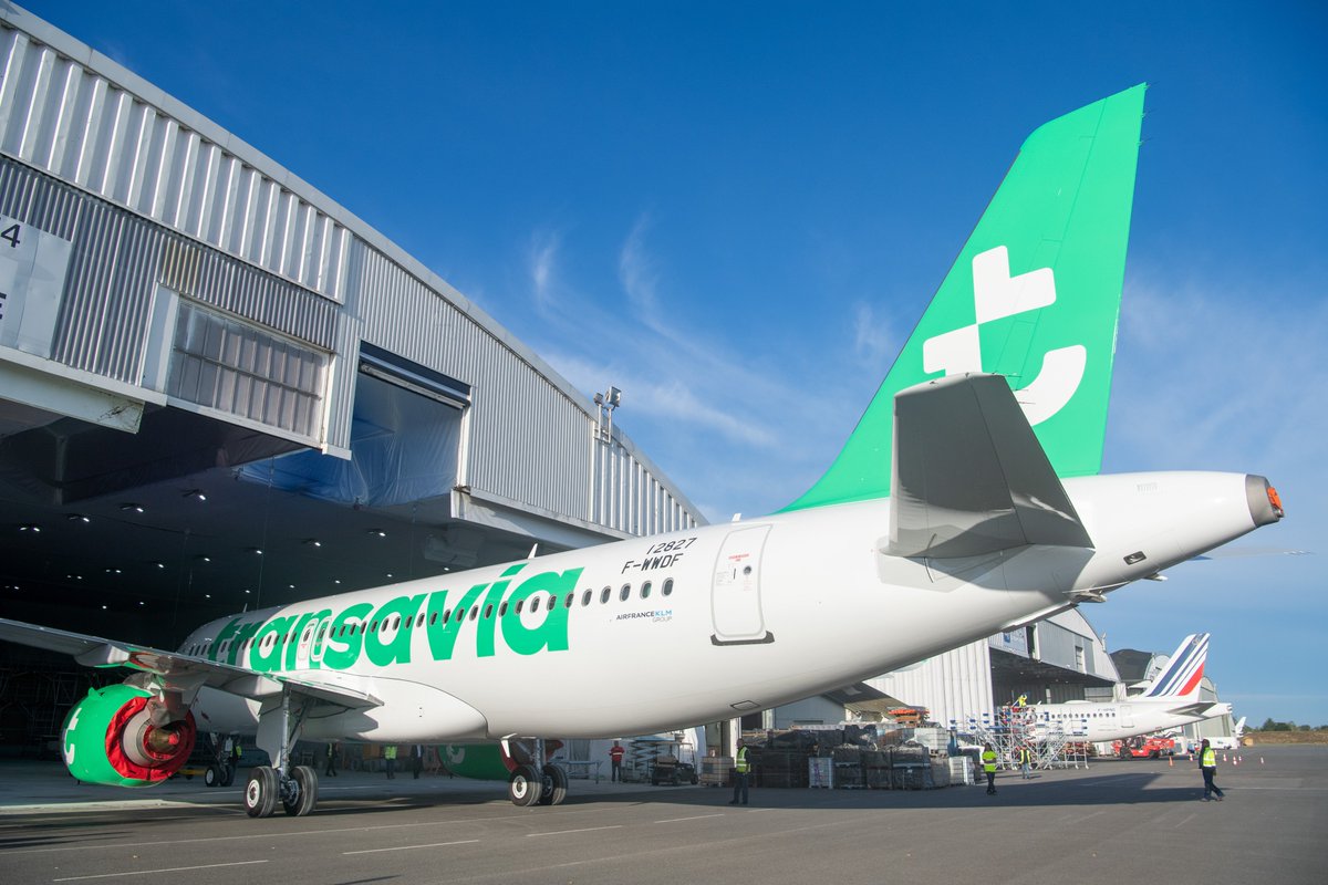 transaviaFR's tweet image. Nouveau look en cours ! 🎨
Nos deux A320Néo passent à l’étape peinture à Toulouse &amp;amp; Hambourg