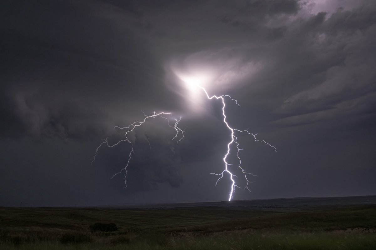 Another nice bolt from a couple nights ago north of Pampa Texas! #txwx