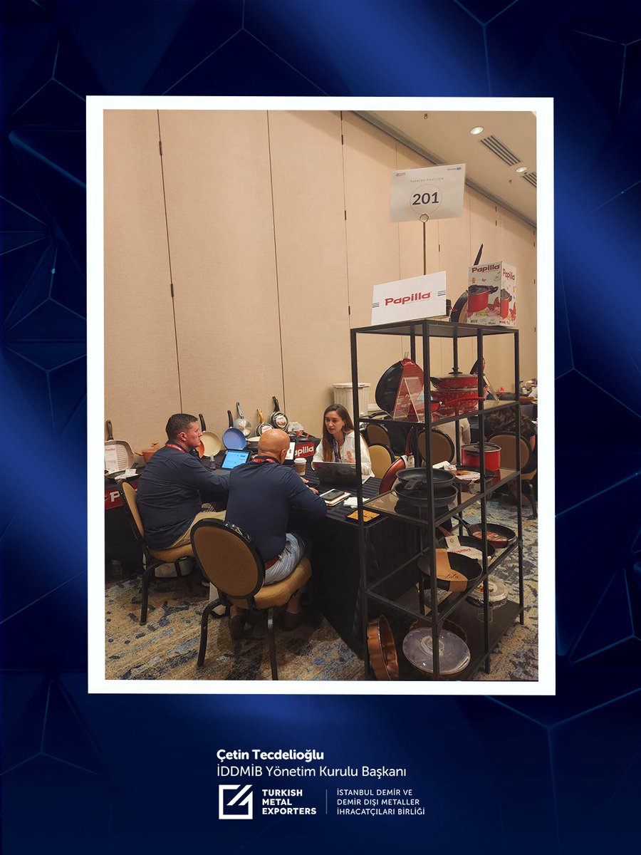 iddmibtr's tweet image. Amerika pazarına dair önemli bilgiler heyet üyeleriyle paylaşıldı. 

Heyette yer alan 12 Türk firması, Walmart, Amazon ve Walgreens gibi Amerika ve Kanada’nın önde gelen perakende zincirleriyle birebir görüşmeler gerçekleştiriyor.

#İDDMİB #TicaretHeyeti #ECRM #Dallas
