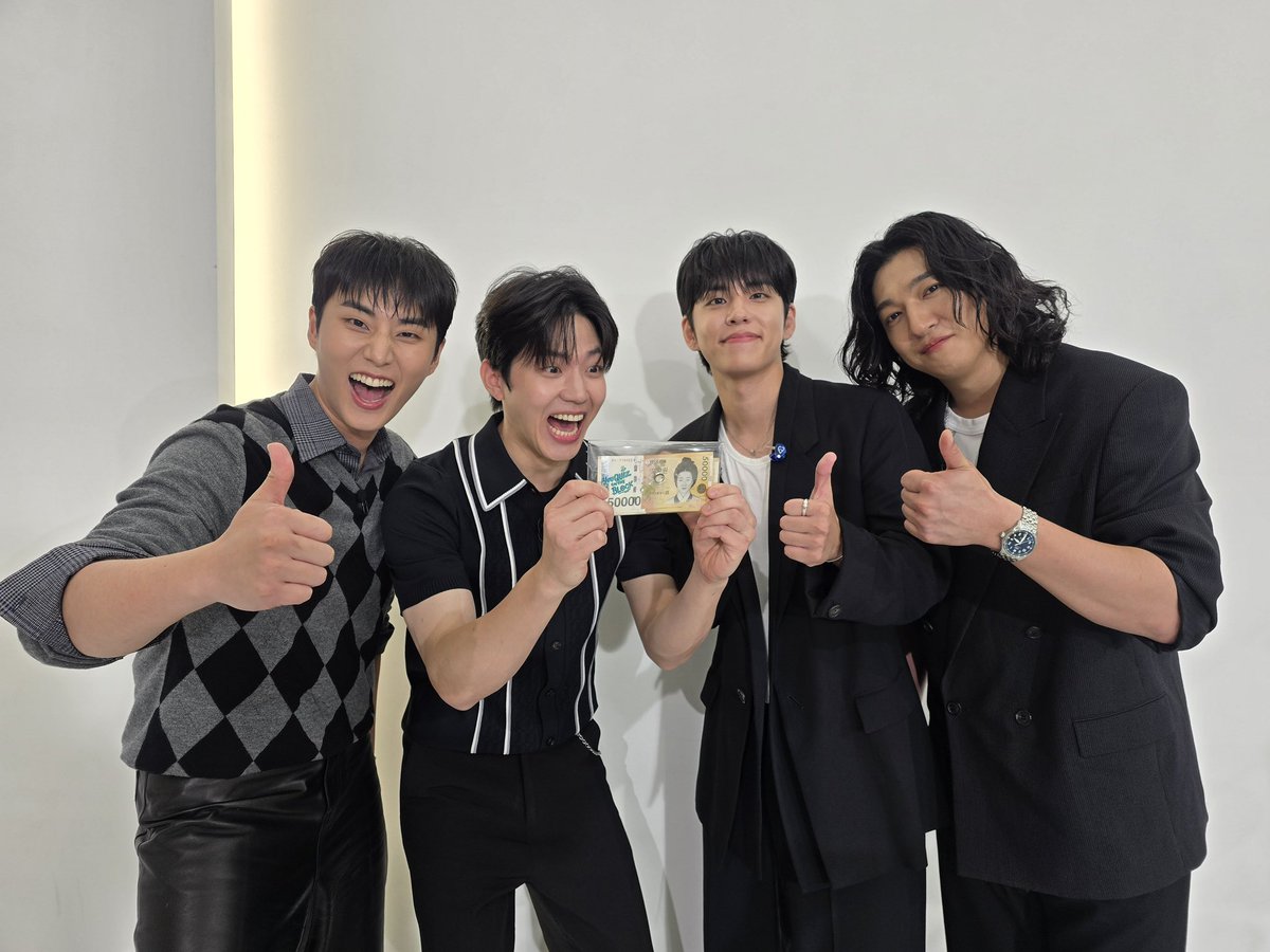 크게 바라는 것 없이 건강만 하기를
같이 걸어만 주기를