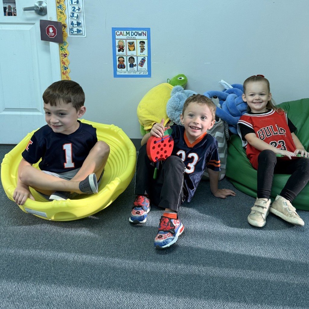 Go Team Go!!! Jersey day is off to a winning start! Tomorrow is 80s Day/Neon Day
#marktwain #twaincusd1 #Homecoming #spiritweek