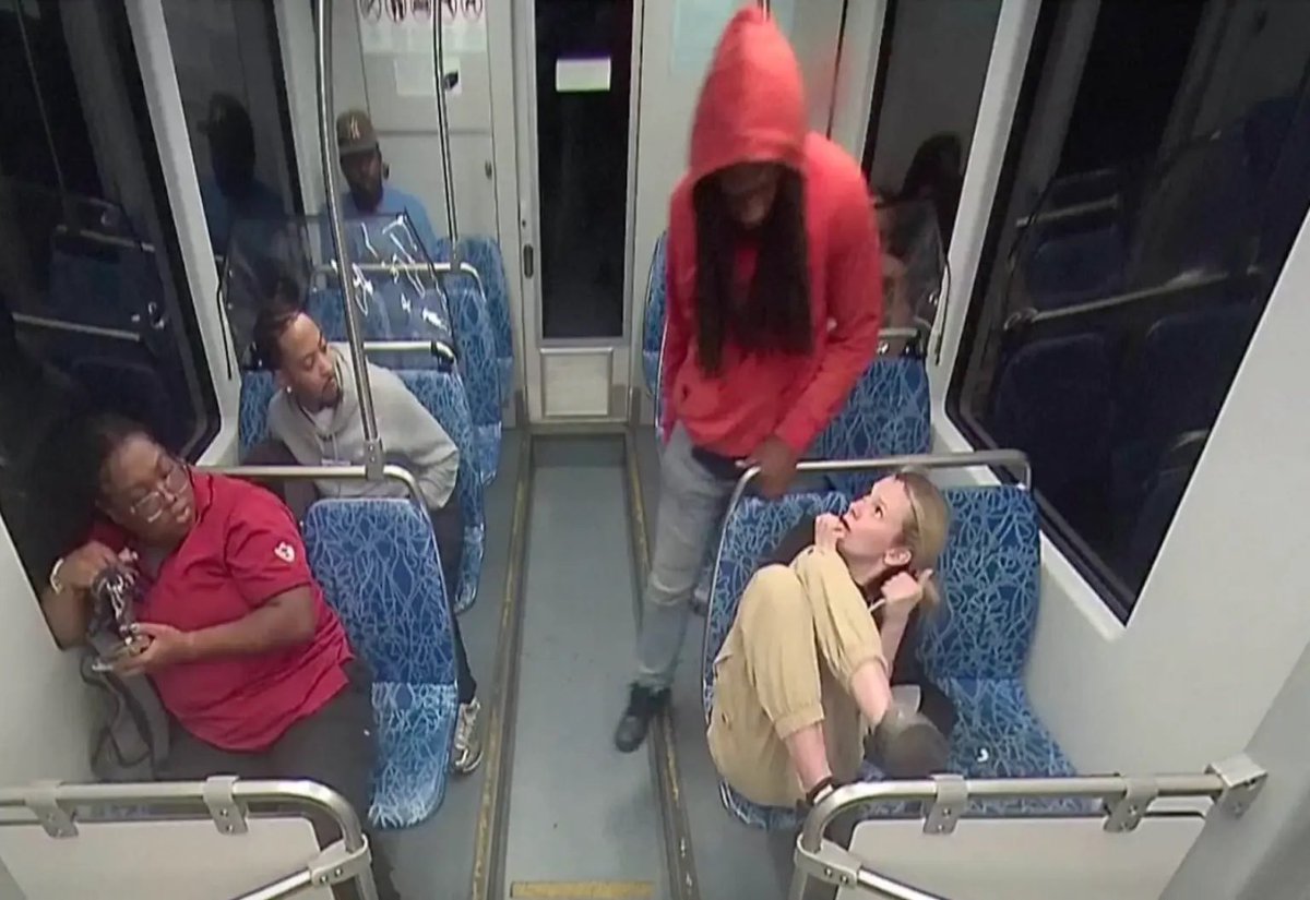 Trump (Trende öldürülen Ukraynalı genç kız hk.):

"O hayvana acilen idam cezası verilmeli."