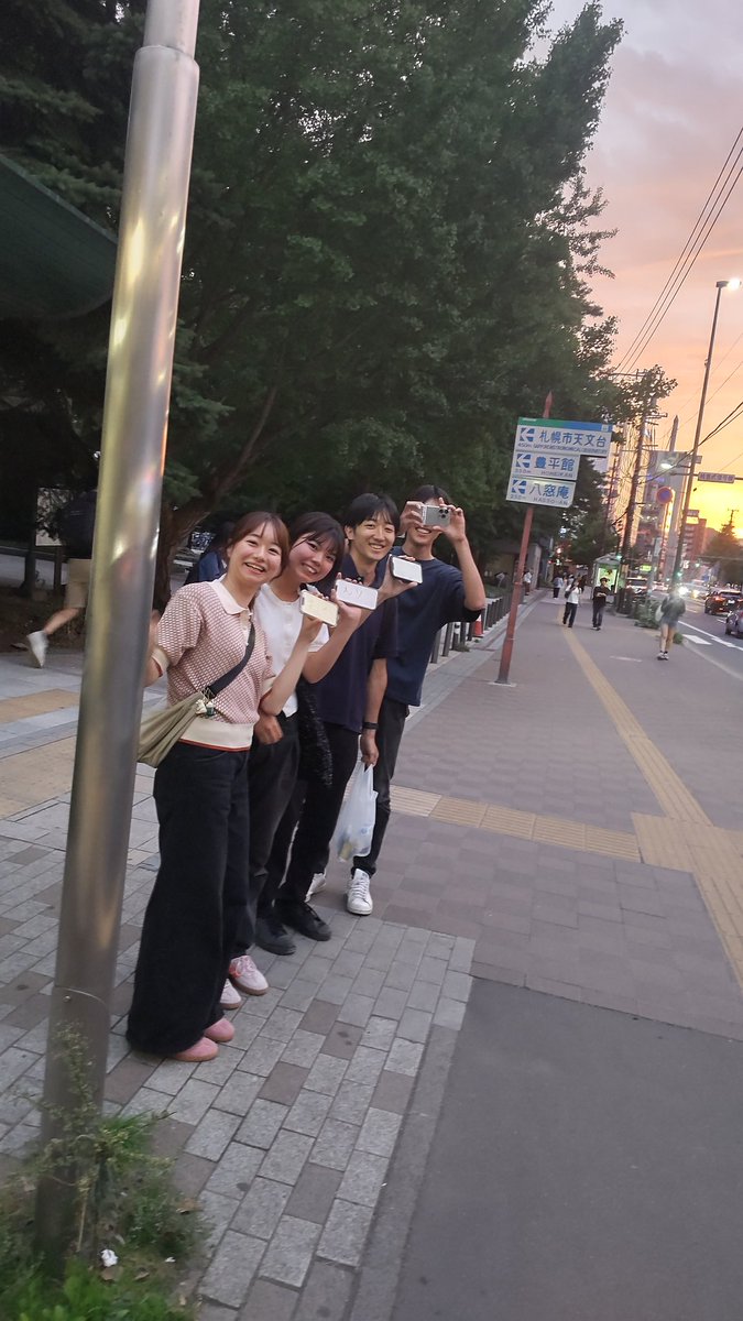 aruku_vn's tweet photo. 137日目
札幌市へ

定山渓のセコマで昨日お猿と芸してたお姉さんに

元バイト先にお邪魔

中島公園で友達に
最後の差入れも

最後まで本当にいい旅で

本当にありがとうございました

移動距離：54km
済市町村：179/179（完）
道の駅：129/129（完）
総移動距離：4878km

終 https://t.co/1uSpYmaQQr