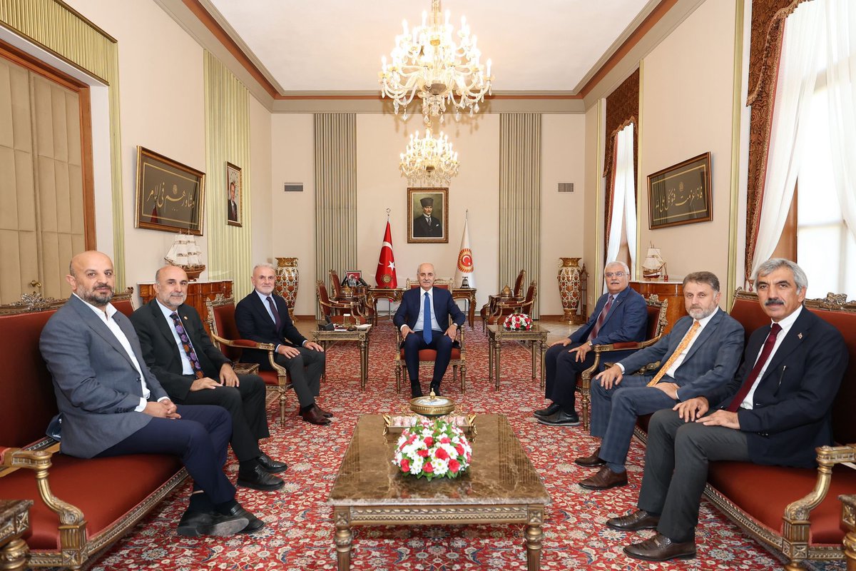 Ziverozdemir's tweet photo. TBMM Başkanımız Sayın @NumanKurtulmus’u Milletvekili arkadaşlarımızla ziyaret ettik.

Misafirperverliğinden dolayı Meclis Başkanımıza teşekkür ederiz.

@ahmetsalihdal 
@MSaitKirazoglu
@BayramOzcelik15
Adem Tatlı
Fahrettin Poyraz https://t.co/epP23y5f4P