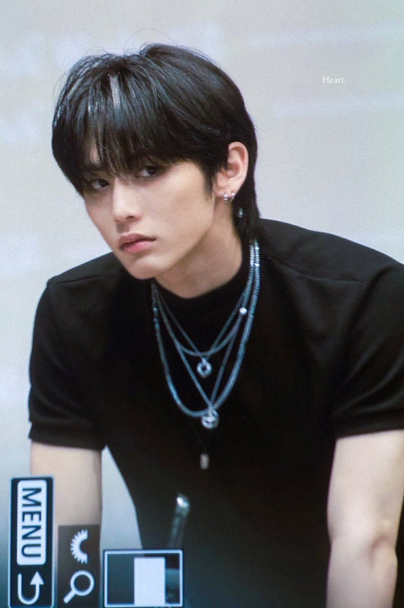 ㅈㄴ무섭게생긴남자라서 관심잇습니다