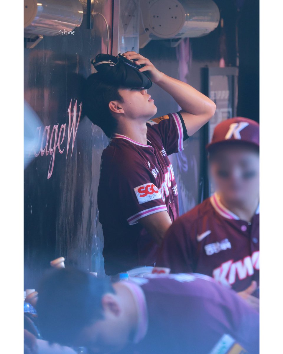 timetoshine_19's tweet photo. 250727 vs NC
너무 더워서 얼음주머니 필수🧊🧊
#timeto_start
#timeto_shine
#키움히어로즈 #김윤하 https://t.co/4xINWO81Ef