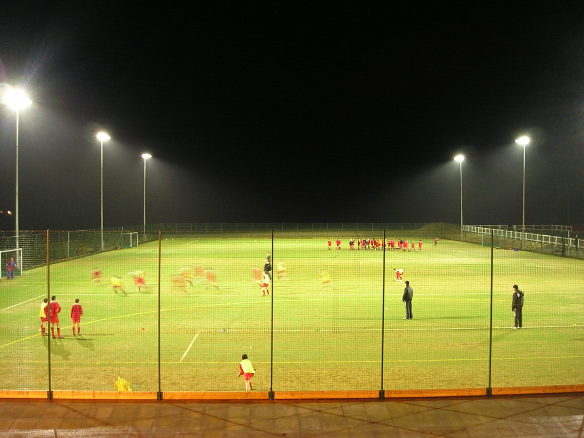 If you're a sports club looking to hire an astro pitch on a termly basis, we currently have availability on Saturday afternoons and Sundays. Contact lettings@challoners.org for more information. Or check our website.
challoners.com/Hire-our-Facil…
<a href="/ChallonersHead/">David Atkinson</a>