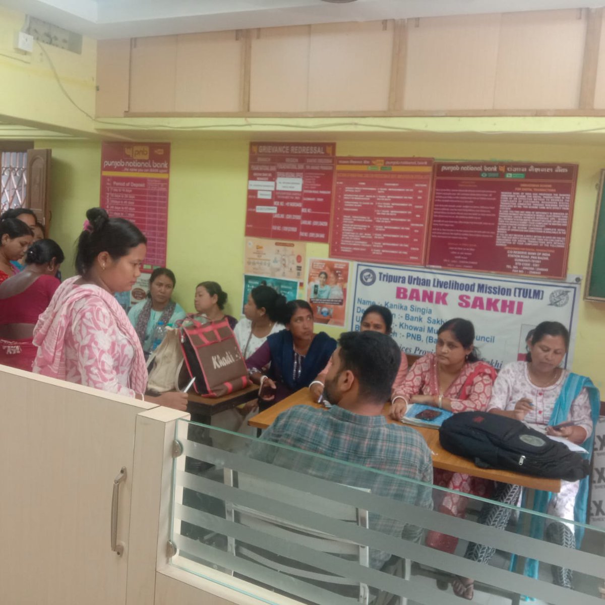“Strengthening communities through CBRM meetings! 🤝 With CRP Bank Sakhis, bank managers &amp; city staff working together for loan repayment, insurance linkage &amp; issue resolution. 🌟 #CBRM #BankSakhis #FinancialInclusion #WomenEmpowerment #UrbanLivelihoods”