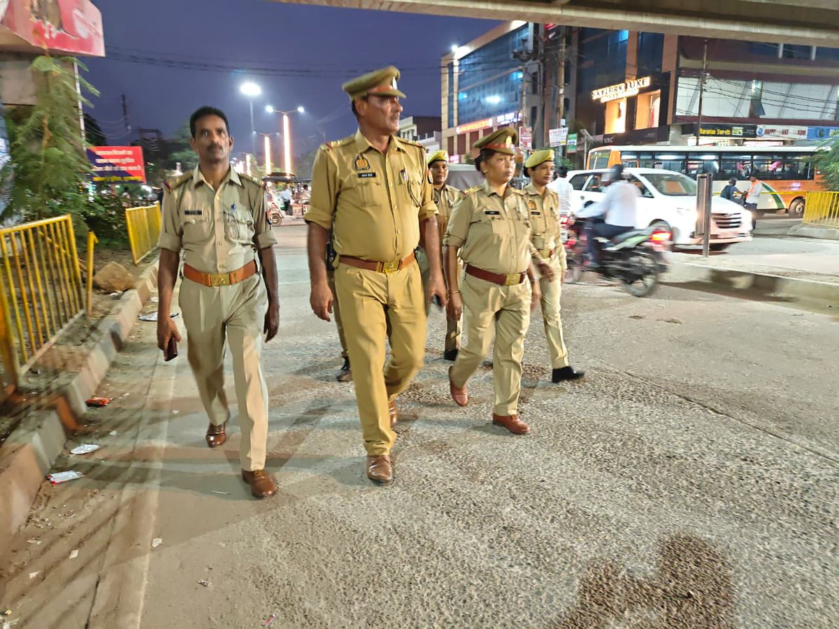 SULTANPUR POLICE (@sultanpurpolice) on Twitter photo рдкреБрд▓рд┐рд╕ рдЕрдзреАрдХреНрд╖рдХ рд╕реБрд▓рддрд╛рдирдкреБрд░ <a href="/ipskunwaranupam/">Kunwar Anupam Singh IPS</a> рдХреЗ рдирд┐рд░реНрджреЗрд╢рди рдореЗрдВ рдЖрдЧрд╛рдореА рддреНрдпреМрд╣рд╛рд░реЛрдВ рдХреЗ рджреГрд╖реНрдЯрд┐рдЧрдд рдХреЛ0рдирдЧрд░ рдкреБрд▓рд┐рд╕ рджреНрд╡рд╛рд░рд╛ рдЕрдкрдиреЗ рдерд╛рдирд╛ рдХреНрд╖реЗрддреНрд░ рдХреЗ рдкреНрд░рдореБрдЦ рдмрд╛рдЬрд╛рд░реЛрдВ/рдЖрд╕-рдкрд╛рд╕ рдХрд╕реНрдмреЛ рдХреЗ рдХреНрд╖реЗрддреНрд░ рдореЗрдВ рд╢рд╛рдиреНрддрд┐/рд╕реБрд░рдХреНрд╖рд╛ рд╡реНрдпрд╡рд╕реНрдерд╛ рдХреЛ рд╕реБрджреГрдв рдХрд░рдиреЗ рд╣реЗрддреБ рдкреИрджрд▓ рдЧрд╢реНрдд рдХрд┐рдпрд╛ рдЧрдпрд╛ ред #FootPatrolling рдкреБрд▓рд┐рд╕ рдЕрдзреАрдХреНрд╖рдХ рд╕реБрд▓рддрд╛рдирдкреБрд░ <a href="/ipskunwaranupam/">Kunwar Anupam Singh IPS</a> рдХреЗ рдирд┐рд░реНрджреЗрд╢рди рдореЗрдВ рдЖрдЧрд╛рдореА рддреНрдпреМрд╣рд╛рд░реЛрдВ рдХреЗ рджреГрд╖реНрдЯрд┐рдЧрдд рдХреЛ0рдирдЧрд░ рдкреБрд▓рд┐рд╕ рджреНрд╡рд╛рд░рд╛ рдЕрдкрдиреЗ рдерд╛рдирд╛ рдХреНрд╖реЗрддреНрд░ рдХреЗ рдкреНрд░рдореБрдЦ рдмрд╛рдЬрд╛рд░реЛрдВ/рдЖрд╕-рдкрд╛рд╕ рдХрд╕реНрдмреЛ рдХреЗ рдХреНрд╖реЗрддреНрд░ рдореЗрдВ рд╢рд╛рдиреНрддрд┐/рд╕реБрд░рдХреНрд╖рд╛ рд╡реНрдпрд╡рд╕реНрдерд╛ рдХреЛ рд╕реБрджреГрдв рдХрд░рдиреЗ рд╣реЗрддреБ рдкреИрджрд▓ рдЧрд╢реНрдд рдХрд┐рдпрд╛ рдЧрдпрд╛ ред #FootPatrolling