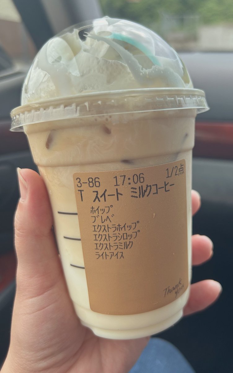 KZwh0131's tweet photo. くろなんで葛葉くんが飲んでたカスタムで飲みました……激甘😂
記念にカップに入れたらピッタリ😁 https://t.co/qcD4OtfUHG
