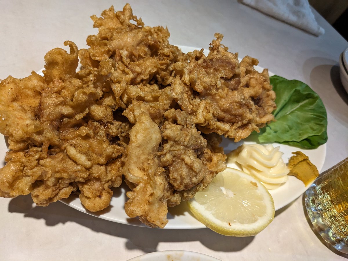 仕事中は…
心見せずに無表情で⊿
（ｶﾗｶﾗ、ｶﾗｶﾗ…♪☺️）