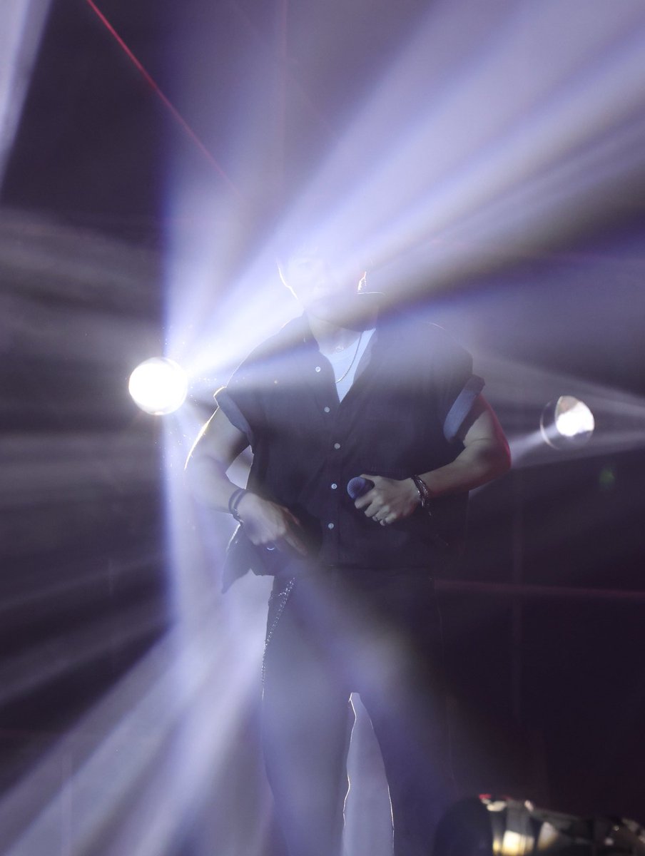 악ㅋㅋㅋ조명과 싸워서 짐🤣