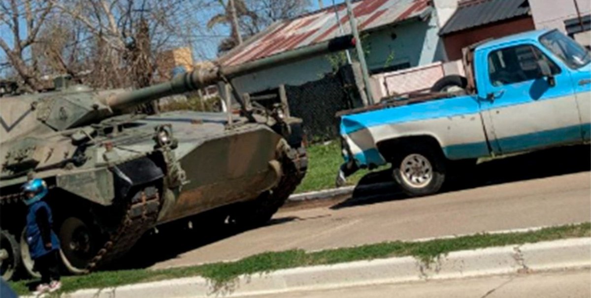 Si llamás al seguro para decirles que te chocó el auto un TANQUE DE GUERRA te cortan porque piensan que los estás boludeando jajaja

Pasó en Concordia #EntreRios