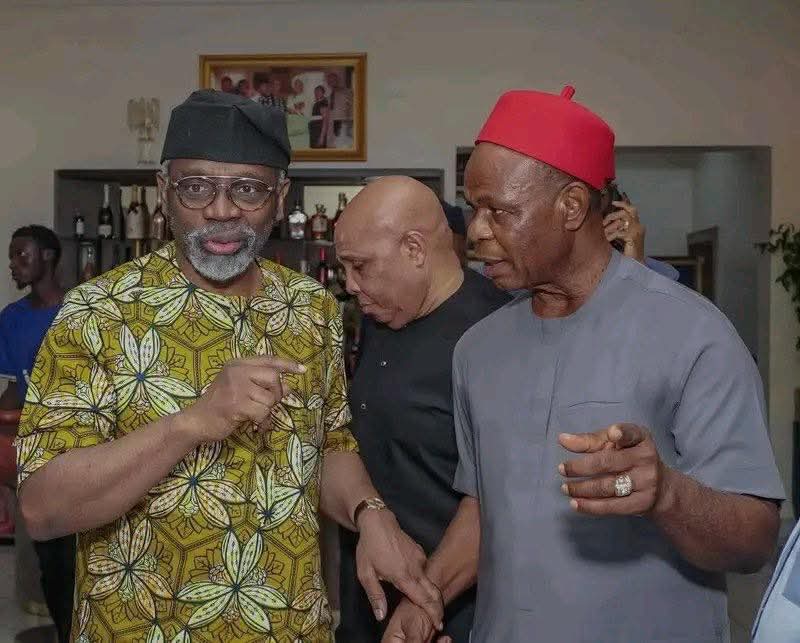 ElezeJunior's tweet photo. TINUBU’s Chief of Staff visits Chisco Transport

Chisco Group Chairman, Chief Chidi Anayegbu being visited by President Tinubu’s Chief of Staff, Femi Gbajabiamila, at his Ikoyi residence in Lagos State 

2027 Games https://t.co/ipQGpm5SCw