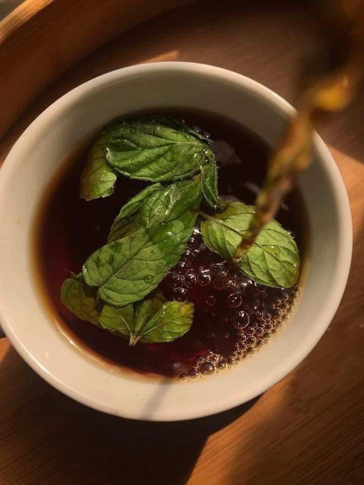 اللي يزعل مني هالفتره ينساني على طول لأني حاليًا أحاول أقنع نفسي ان الحيييياة حلوه .

#يستحق_الانتباه