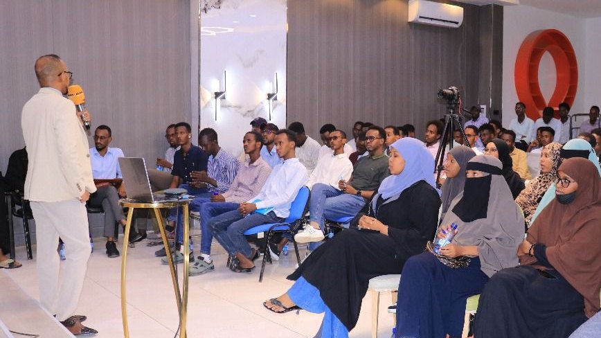 Great Chevening info session 🎓📷 We had a Chevening alum, this year’s selected awardees &amp; a rep from
<a href="/UKinSomalia/">UK in Somalia🇬🇧🇸🇴</a> with us. 

Big thanks to everyone who joined the discussion!  Deadline to apply for <a href="/CheveningFCDO/">Chevening Awards🇬🇧</a> is 7 Oct — don’t miss it!  

#MinbarSpace #MinbarEducation