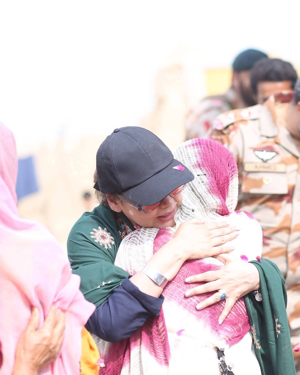 RT_621's tweet photo. Hadiqa is one of my favorite women. Strong, independent, beautiful and down to earth with countless qualities that set her apart. She is far better than our so called welfare workers and politicians. https://t.co/eIK4Ub0LaG