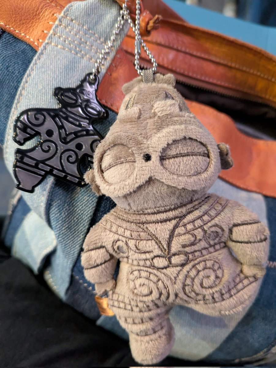 #東京国立博物館平成館、#特別展 #江戸大奥 に行ってきたけど、買ったのは、#遮光器土偶 グッズ(笑)  もふもふ。
前買ったのと一緒につけた👓