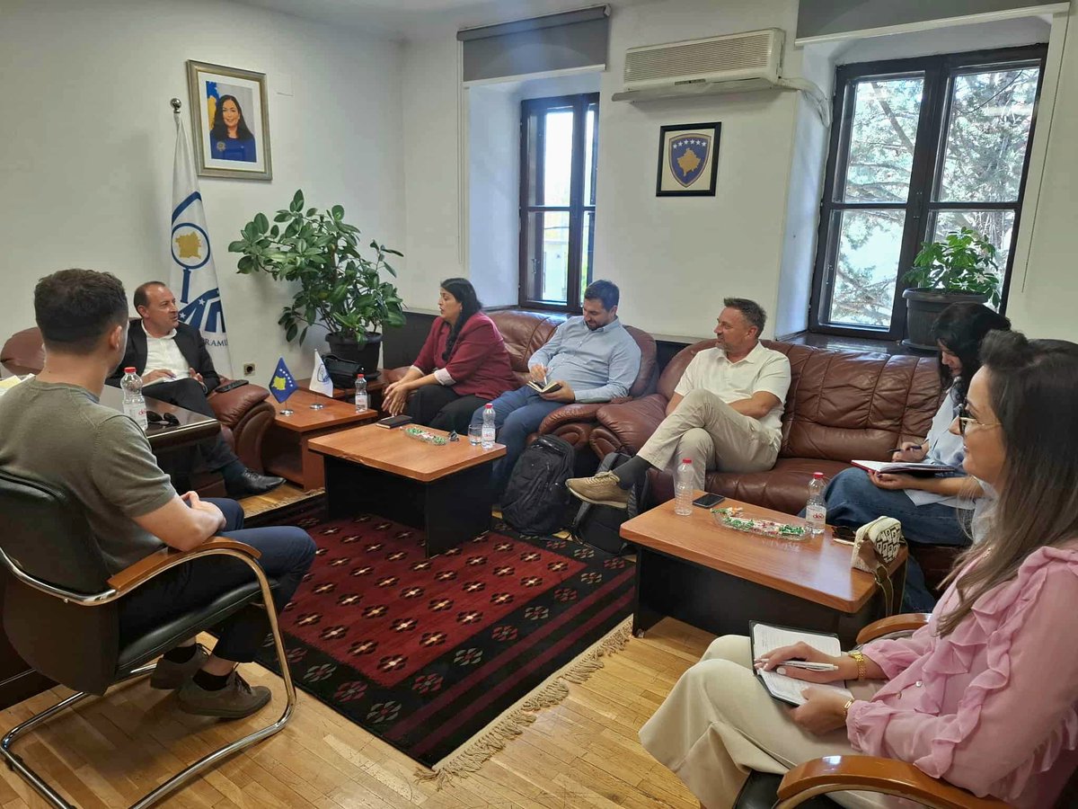 Lëvizja FOL (@folmovement) on Twitter photo 🤝 As part of our new MATRA project, supported by the 🇳🇱 <a href="/NLinKosovo/">Embassy of the Netherlands in Kosovo</a>, we met with Mr. Yll Buleshkaj, Director of the Agency for Prevention of Corruption. 
✅🔍Together with our partners @DPlusKosovo, we discussed concrete steps to monitor integrity plans & boost accountability. 🤝 As part of our new MATRA project, supported by the 🇳🇱 <a href="/NLinKosovo/">Embassy of the Netherlands in Kosovo</a>, we met with Mr. Yll Buleshkaj, Director of the Agency for Prevention of Corruption. 
✅🔍Together with our partners @DPlusKosovo, we discussed concrete steps to monitor integrity plans & boost accountability.