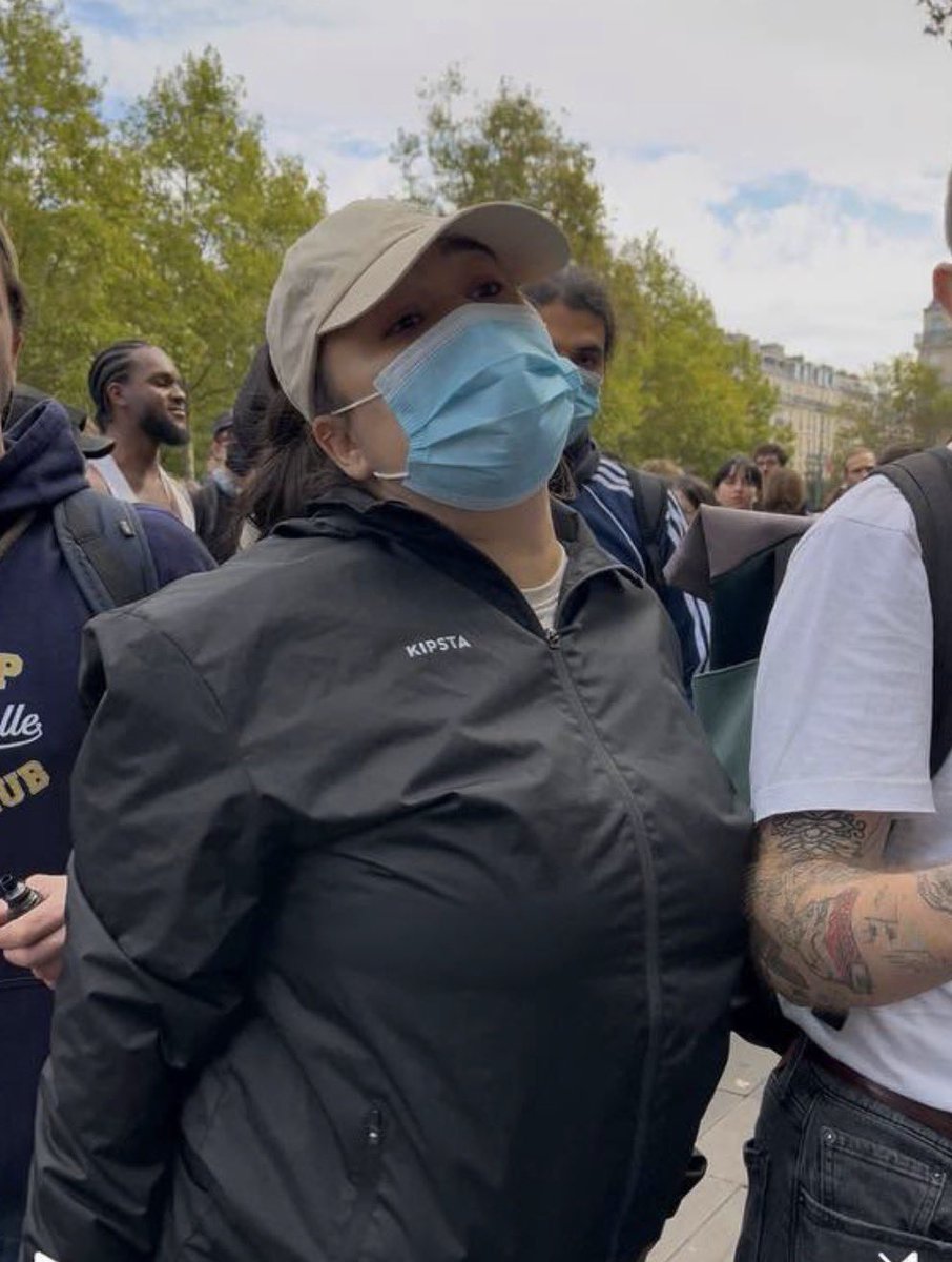 diez_thier52171's tweet image. On recherche la grâce tireuse de cheveux. Wanted diffusez large on va la etrouver cette grosse M..