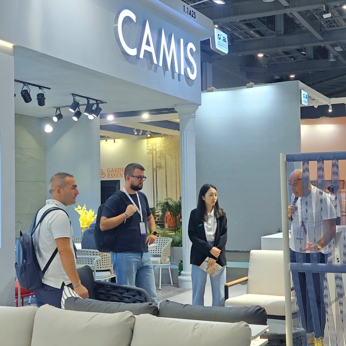 OutdoorKelvin's tweet photo. Celebrities' choice😃

Furniture is not just a seating but also a space where we can communicate. Get outdoor, enjoying the luxury that our planet provides🏝️🏖️

​Day 2 #ciff 1.1A25 https://t.co/rdBJ5OLJkn