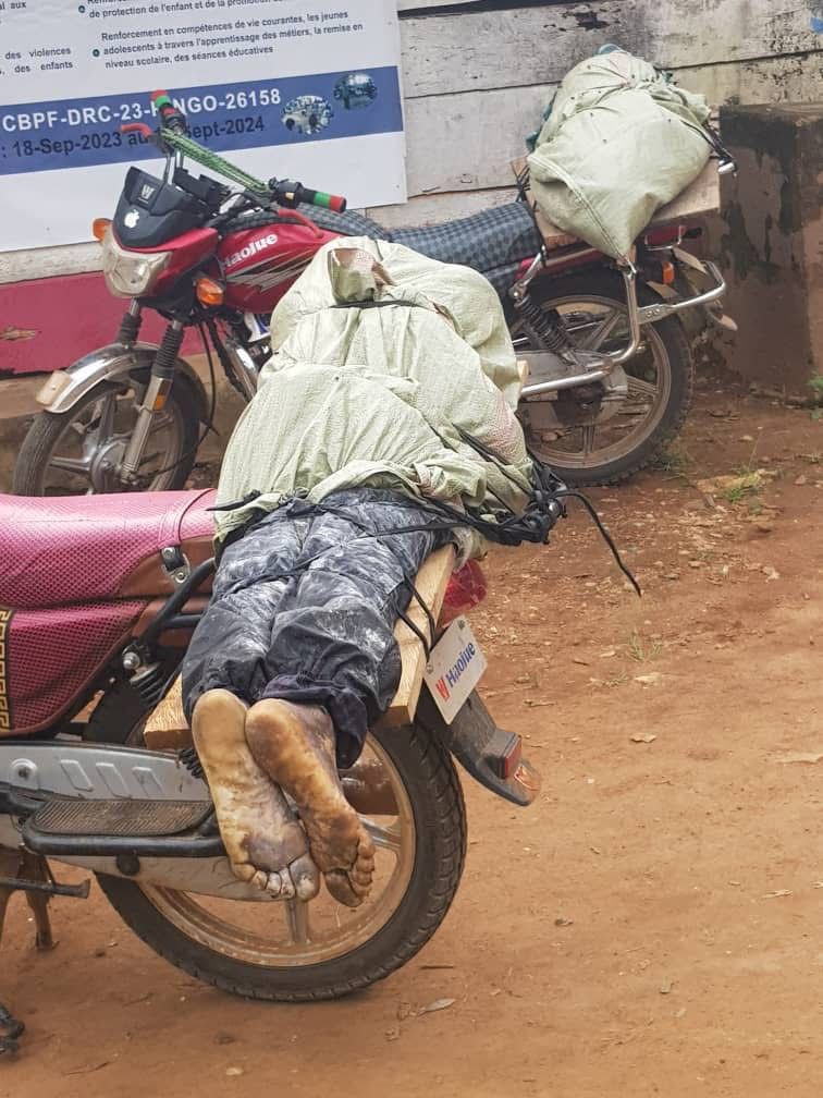 luchaRDC's tweet image. Alors que #Ntoyo enterre ses 72 habitants dans la douleur et le mépris des autorités, nous nous sommes rassemblés ce mercredi à la mairie de #Butembo pour exiger des réponses sur les massacres persistants des ADF à Beni-Lubero-Ituri. Trop de sang a coulé. Il faut agir maintenant.