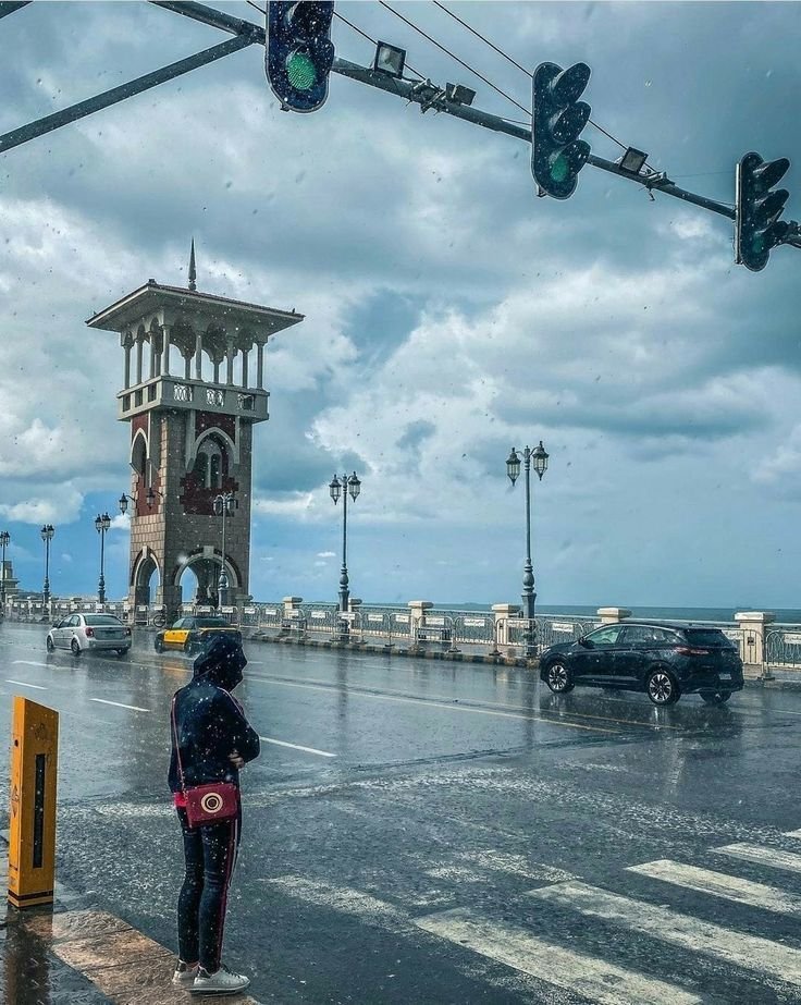 Alexandria_egy1's tweet photo. تعالى افكرك بأجواء إسكندرية في الشتاء ❤️☔
 ــــــ    ،، ثريـــــــــــد 🎥