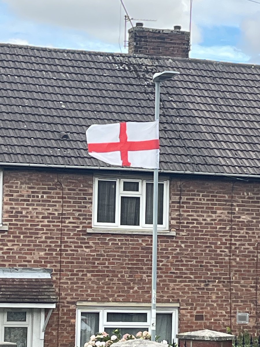 Michael1682's tweet image. ⁦@TRobinsonNewEra⁩   #Spennymoor #RaiseTheFlags #RaiseTheColours #UniteTheKingdom     Everywhere you look - Our flag in every street !!!