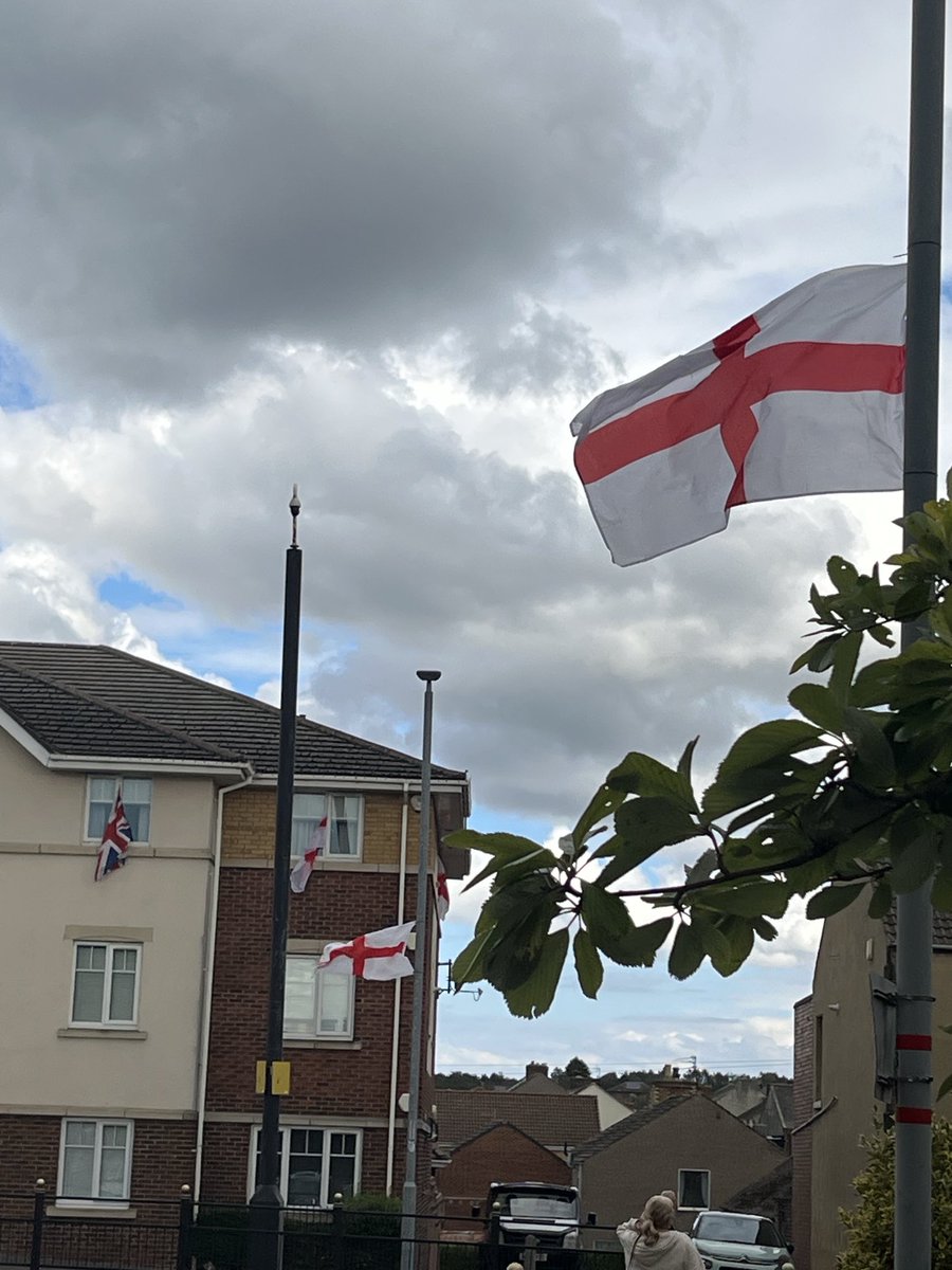 Michael1682's tweet image. ⁦@TRobinsonNewEra⁩   #Spennymoor #RaiseTheFlags #RaiseTheColours #UniteTheKingdom     Everywhere you look - Our flag in every street !!!