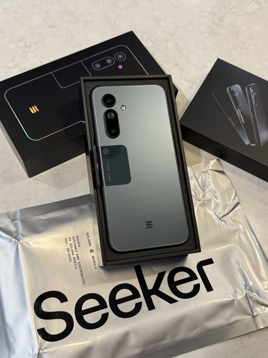 Better late than never, <a href="/solanamobile/">Seeker | Solana Mobile</a> ⚡︎eeker ⚡︎zn is officially on go ⌖ ⌖ ⌖

#seekerseason #seeker #solanaseeker