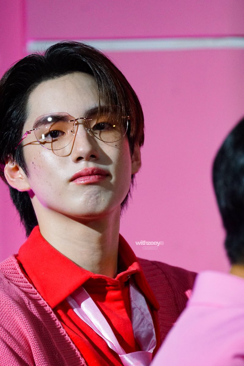 mintrit's tweet image. กะบนหน้าน้องภู น่ารักชะมัดดดดดด 🥹🩷♥️

#PHUTATCHAI 
#SUNSILKxBUS