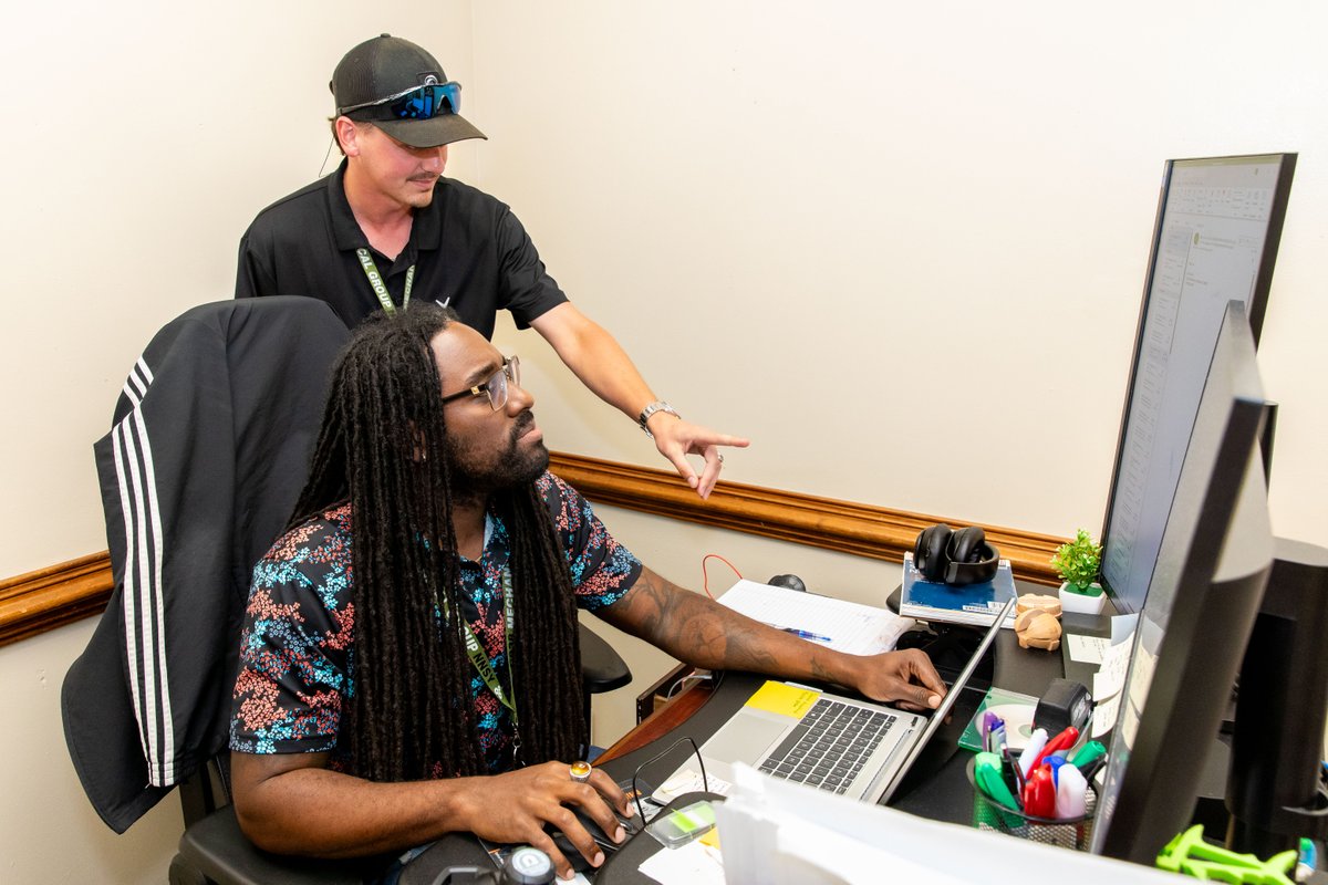 NNSYNews's tweet image. Congratulations to Code 900Q Quality Assurance Specialist Robert Caudill, who is being recognized as the September 2025 Shipyard Spotlight! 

Learn more at: dvidshub.net/news/546990/sh…

#NNSY #ShipyardSpotlight #ForceBehindTheFleet