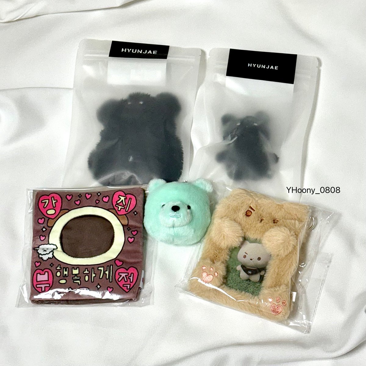 🐻 HAPPY HYUNJAE DAY 🎂

다가오는 현재의 생일을 기념하여 별건 아니지만 굿즈를 선물로 드립니다 🎁

#RT 해주시는 분들 중 추첨을 통해 한분께 드리겠습니다 ❣️

당첨 발표 - 9월 13일 오후 9시 13분 💕
국내 주소지 한정, 더비 응원봉 or 7기인증

-배송비 본인부담 가능하신 분만 🍀

#현재