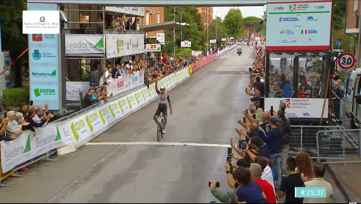 ISAAC DEL TORO WINS #GiroDellaToscana SETTING A NEW WIN RECORD FOR <a href="/TeamEmiratesUAE/">@UAE-TeamEmirates</a>: 82 VICTORIES