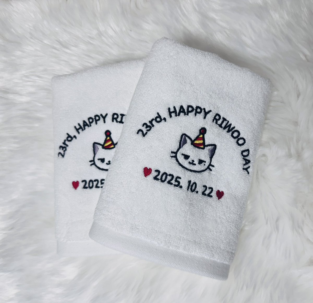 dd__riwoo's tweet image. ⊹ 𝙃𝘼𝙋𝙋𝙔 𝙍𝙄𝙒𝙊𝙊 𝘿𝘼𝙔 ⊹

사랑하는 리우의 생일을 기념하여 
#rt 추첨을 통해 4분께 
리우생일기념 수건을 드립니다 ෆ

✷ 10/22 당발
✷ 국내주소지한정