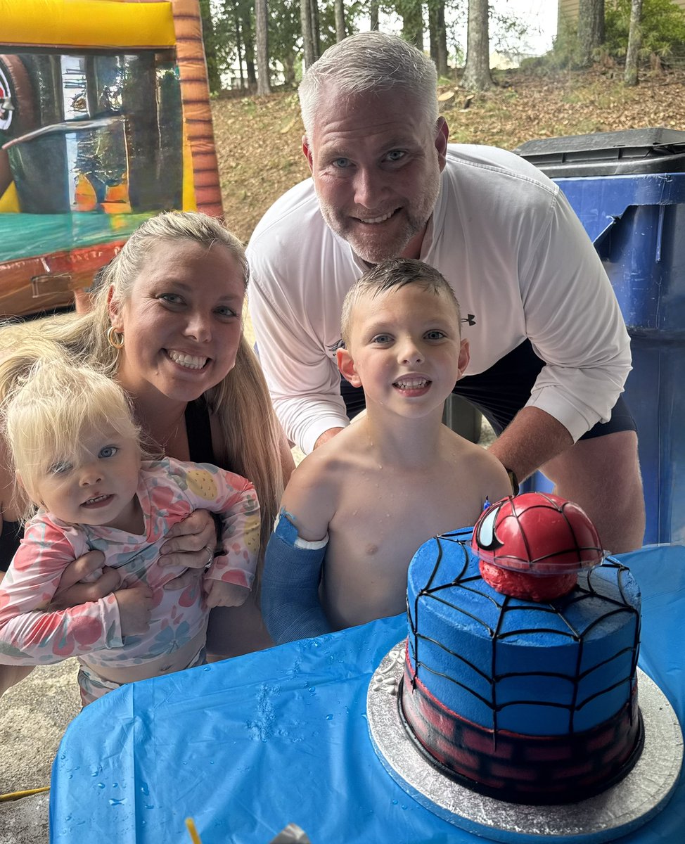 CoachOSullivan's tweet image. Patrick is THE BIG 5! Happy birthday son! Keep reaching for the stars! Daddy loves you!