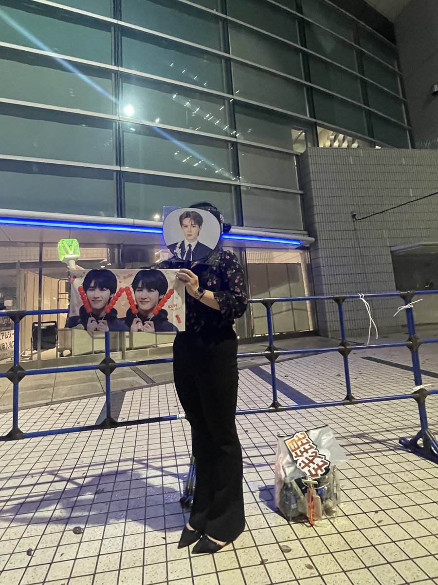 ma11619's tweet photo. WayV 💕No Way Out in Yokohama 

威神の単コンは初めてでした..サイン会も当たって無事終わりました🥹

ファンサが凄くて皆んな綺麗でした…ヤンヤンペンのお友達もできて初めてなのに本当に楽しかった！

#WayV_NOWayOUT #WayV好きな人と繋がりたい #钱锟 #쿤 https://t.co/ixjeTyLRky