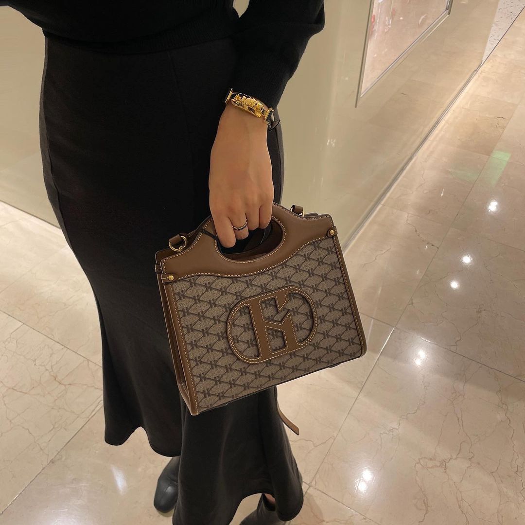 rvymHsSP9588296's tweet image. Quick snap before heading to work! Taking a moment to capture the morning vibes, enjoy a little calm and start the day with positivity. Here’s to productive mornings and good energy all day long

#MorningVibes #BeforeWork #StartTheDayRight #MorningSnap #DailyInspiration