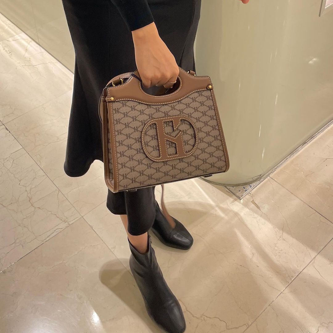 rvymHsSP9588296's tweet image. Quick snap before heading to work! Taking a moment to capture the morning vibes, enjoy a little calm and start the day with positivity. Here’s to productive mornings and good energy all day long

#MorningVibes #BeforeWork #StartTheDayRight #MorningSnap #DailyInspiration