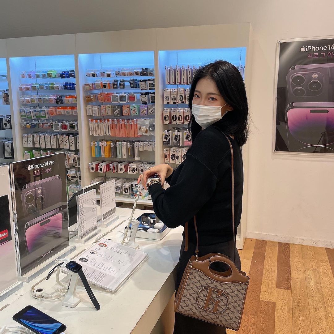 rvymHsSP9588296's tweet image. Quick snap before heading to work! Taking a moment to capture the morning vibes, enjoy a little calm and start the day with positivity. Here’s to productive mornings and good energy all day long

#MorningVibes #BeforeWork #StartTheDayRight #MorningSnap #DailyInspiration