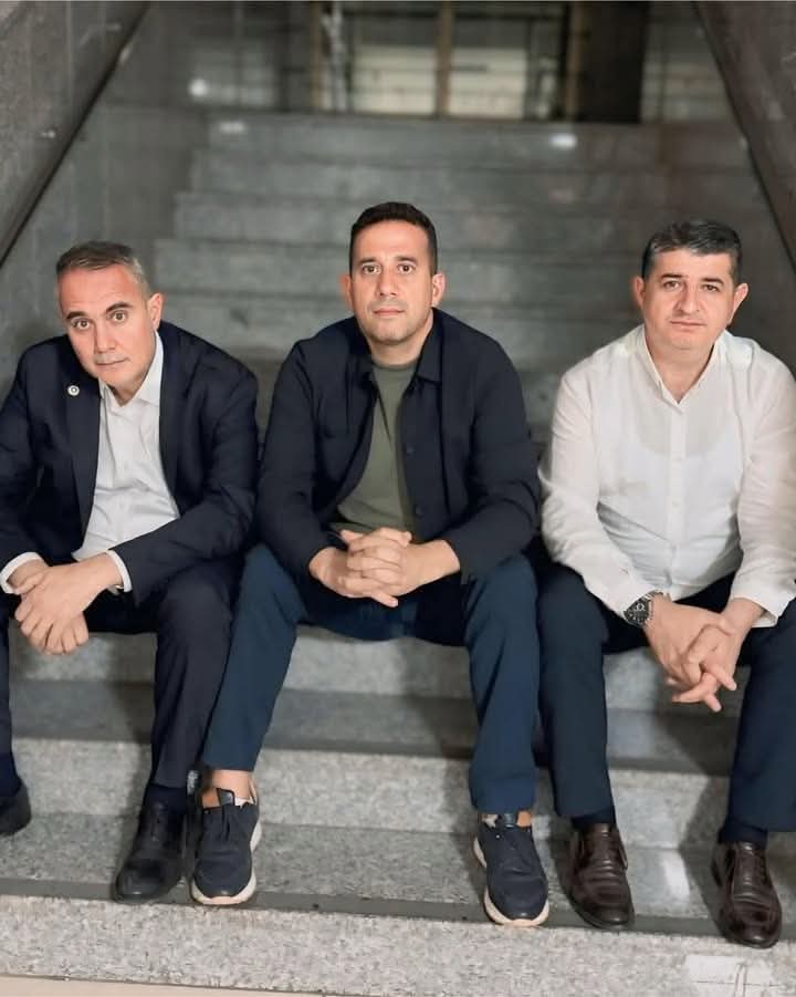 mila1920_7's tweet image. Çok nankörsünüz sizin için demokrasi nöbeti  tutuyorlar 
Yorgun Cumhuriyet nöbetçileri!

Fazla söze gerek yok destek veriyorsanız bir kalp yeter ❤