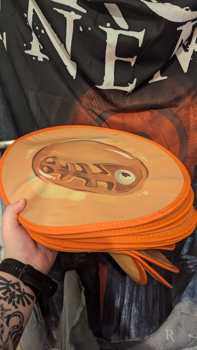 tastyeclairr's tweet photo. they're just like the insert with the egg on it that goes in the front pocket https://t.co/C6mwj9PKlU