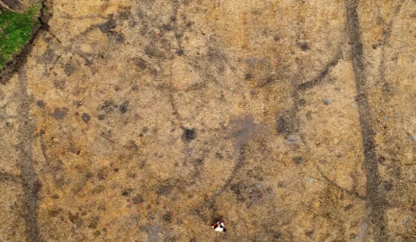 MMackeyAuthor's tweet image. Archaeology breakthrough in Hampshire as researchers solve Roman mystery of ancient circles on British field

#Neolithic #NeolithicPeriod #NeolithicEurope