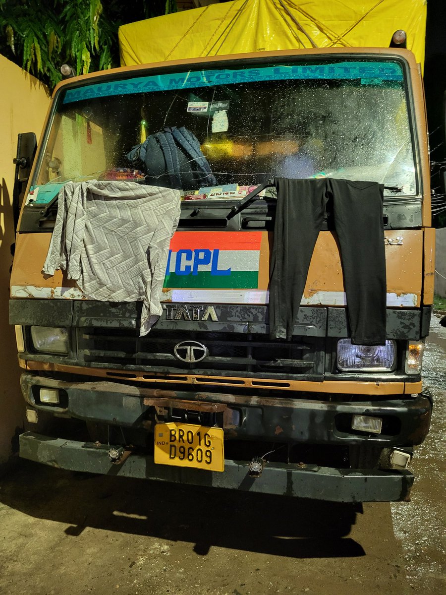 info_bihar's tweet photo. @ITCCorpCom THE SUPPLIER TRUCK OF ANY AGENCY OF YOURS IS HITTED A DOG &amp; THE DOG IS BADLY INJURED &amp; NOT EVEN MOVE . &amp; The truck owner is very rude &amp; not even taking any responsibility . Its a incident of Patna Near Malahi Pakri . The treatment is done by local community . https://t.co/nez2RandQz