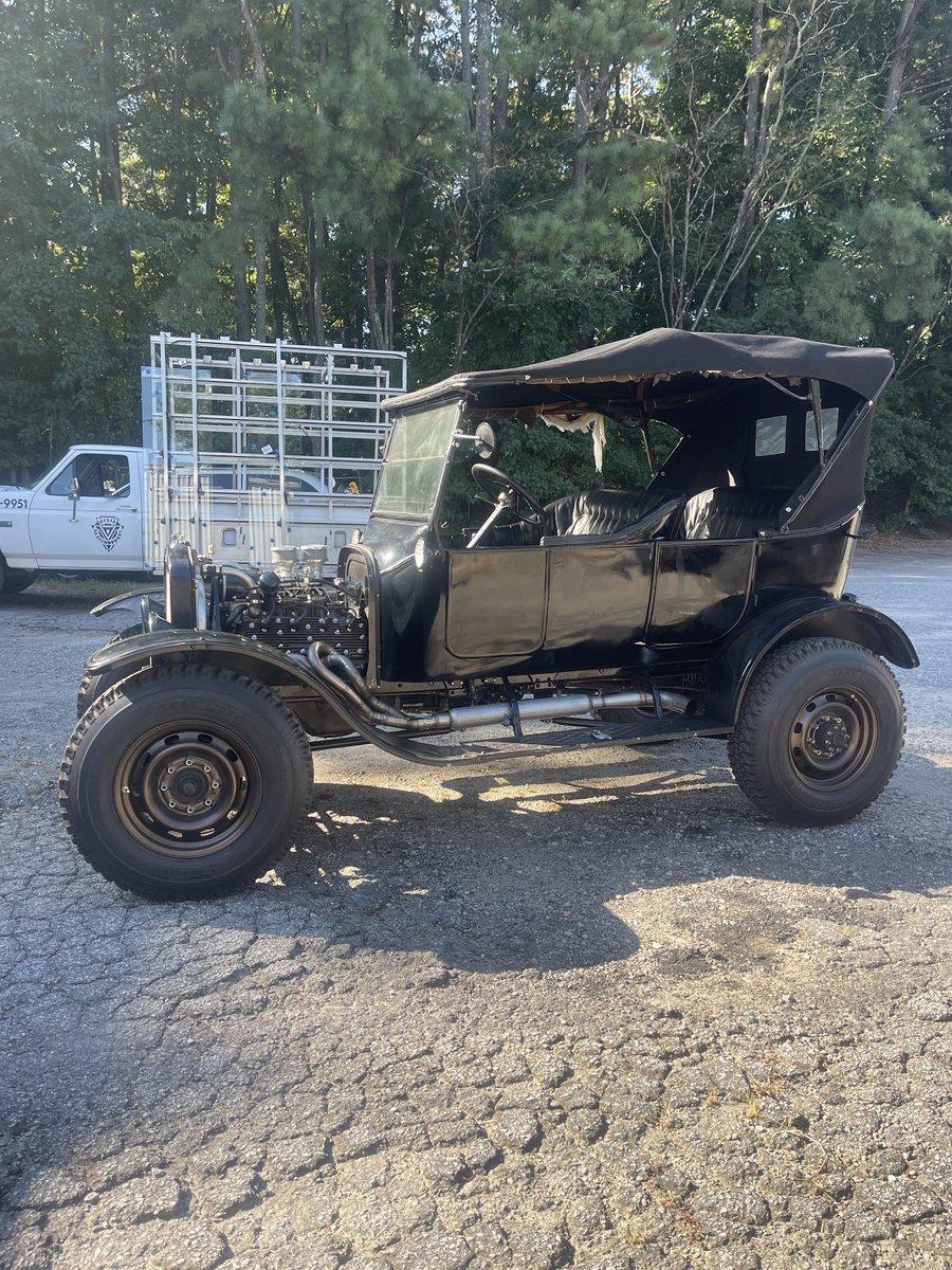 We have the COOLEST customers!!!! 😍 #TheWorldsFirstRaptor #ModelT #1922 Tucker #DIXIEGLASSHOPPERS #BuyGlass #BlackWomanOwned