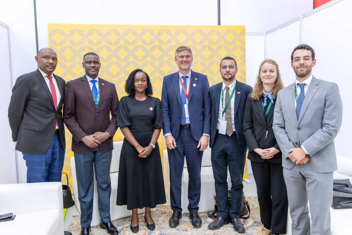 On the sidelines of the Africa Climate Summit, Minister <a href="/Dr_Arakwiye/">Dr. Bernadette Arakwiye</a> met with Ole Tonke, Undersecretary for Development Policy, Denmark. 

They discussed expectations for COP30 and strengthening bilateral cooperation in environment and climate change.

#GreenRwanda🇷🇼🌿