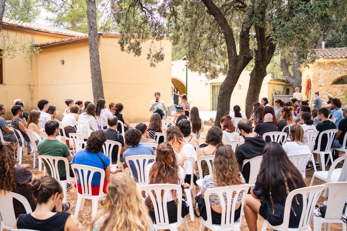 LaFenix_UP's tweet image. Un any més, hem començat setembre a l&apos;Escola d&apos;Estiu La Fènix, un espai de formació política, debat i comboi que pretén connectar les lluites d&apos;arreu del País Valencià.
