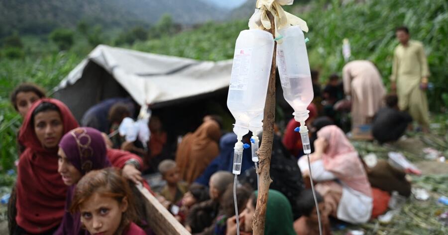 Une Afghane qui a perdu tous ses proches masculins lors du tremblement de terre fait face à de nouveaux obstacles: les femmes ne peuvent quitter leur domicile ni utiliser les transports en commun sans un tuteur masculin limportant.fr/infos-monde/3/…