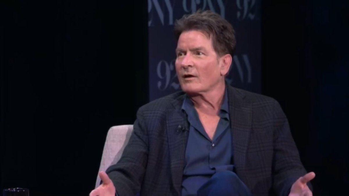 hearteyes4david's tweet photo. Finally got to hear the #DavidDuchovny #CharlieSheen #92NY discussion. I could’ve listened for another hour honestly! I think I’ll buy #TheBookofSheen #Hearteyes https://t.co/sXacGSDpAK